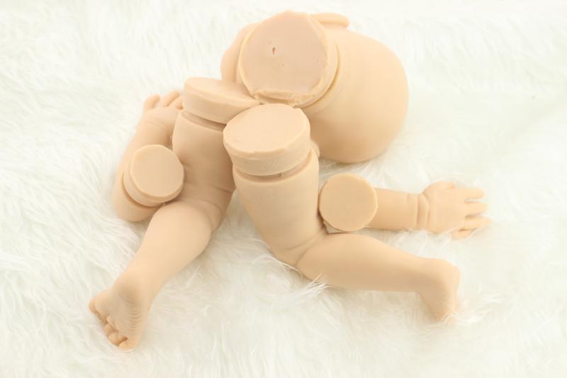 دمية طفل ريبورن نادرة من السيل - مراجعة Kids Toys Very وسعره